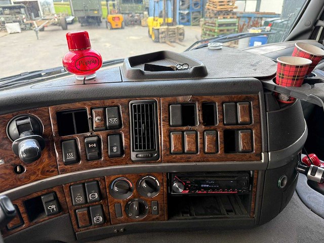 Volvo - vrachtwagen - afbeelding 15 van  18