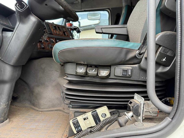 Volvo - vrachtwagen - afbeelding 17 van  18