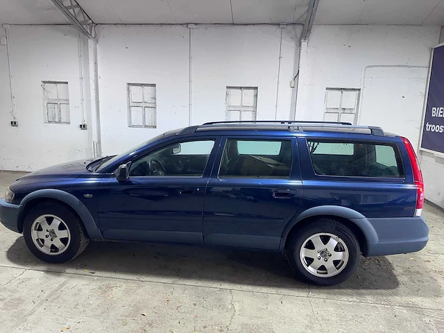 Volvo - xc70 - 2.5 t automaat comfort l. - 50-lg-kg - afbeelding 2 van  22