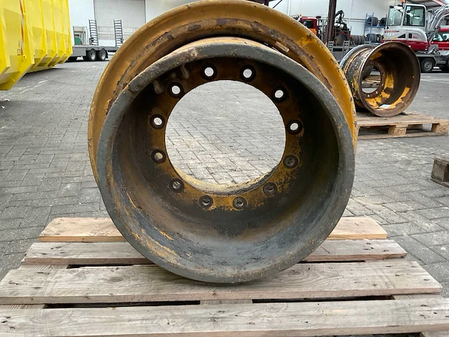 Volvo 23.5x25” wiellader velg - afbeelding 5 van  5