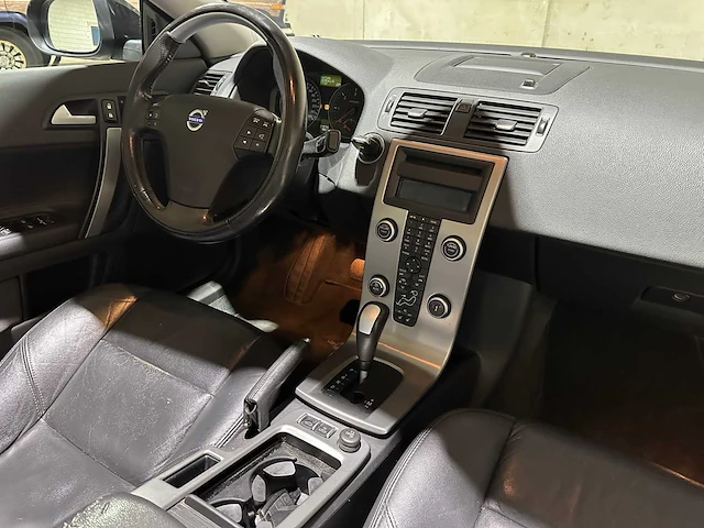 Volvo c70 convertible 2.0d summum 136pk 2010, jv-433-g - afbeelding 21 van  39