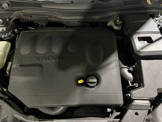 Volvo c70 convertible 2.0d summum 136pk 2010, jv-433-g - afbeelding 29 van  39