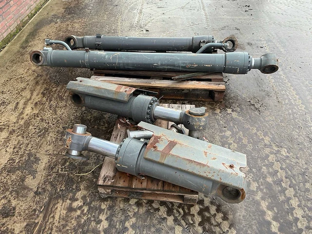 Volvo cilinder graafmachine (4x) - afbeelding 7 van  14