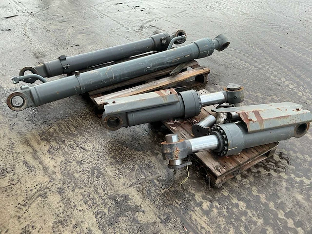 Volvo cilinder graafmachine (4x) - afbeelding 8 van  14