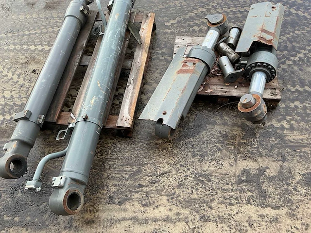 Volvo cilinder graafmachine (4x) - afbeelding 9 van  14