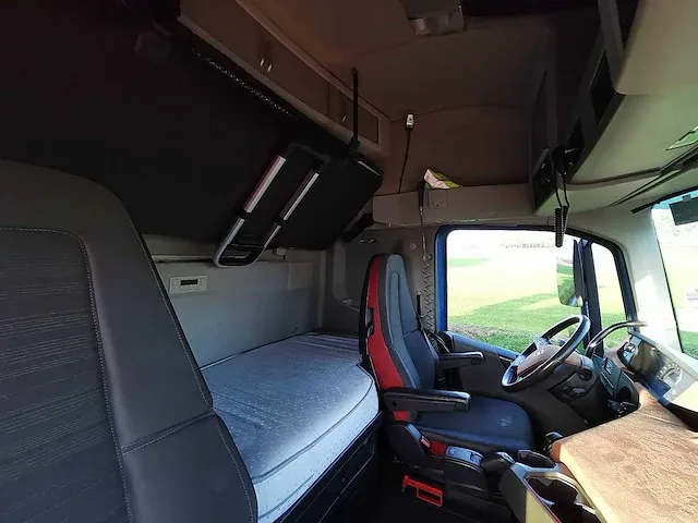 Volvo fh 540 vrachtwagen met kraan - afbeelding 14 van  15