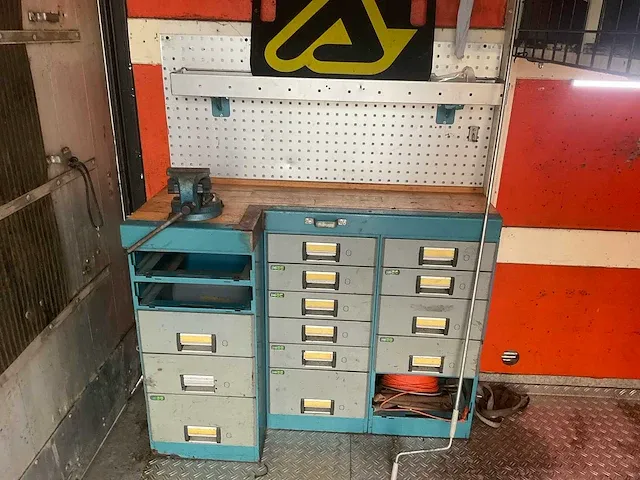 Volvo fl6 camper met werkplaats - afbeelding 10 van  43