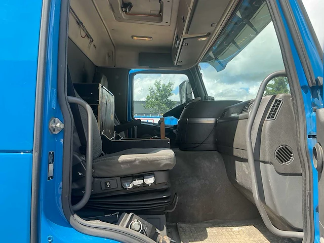 Volvo fm9 6x2r fal8.0 radt-a8 med vrachtwagen - afbeelding 32 van  50