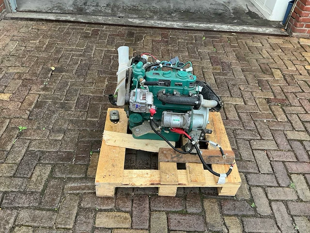 Volvo mini kubota benzinemotor - afbeelding 9 van  13