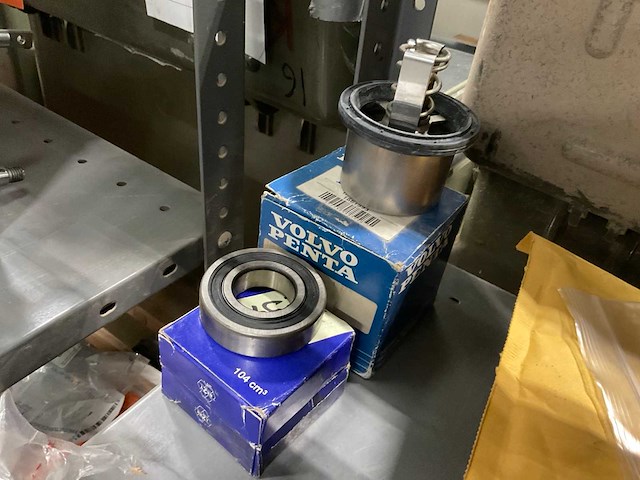 Volvo parts (3x) - afbeelding 1 van  1