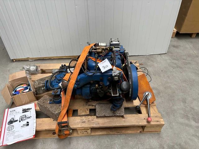Volvo penta benzinemotor - afbeelding 1 van  16