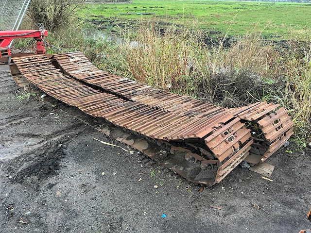 Volvo rupsketting met platen voor graafmachine - afbeelding 1 van  10