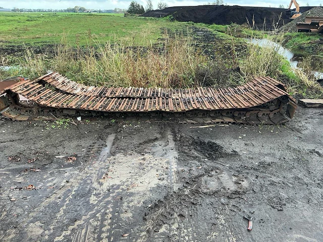 Volvo rupsketting met platen voor graafmachine - afbeelding 3 van  10