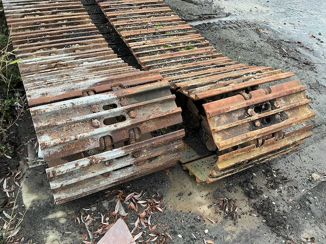 Volvo rupsketting met platen voor graafmachine - afbeelding 6 van  10