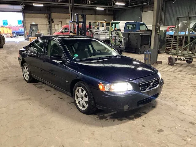 Volvo s 60 personenauto - afbeelding 12 van  17