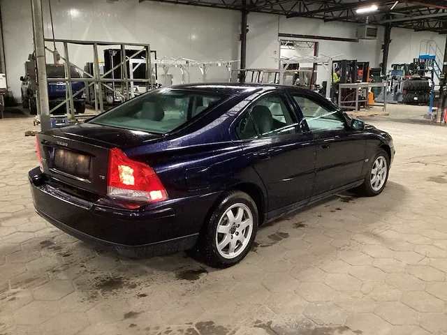 Volvo s 60 personenauto - afbeelding 11 van  17