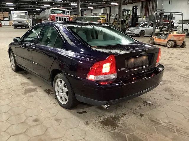 Volvo s 60 personenauto - afbeelding 7 van  17