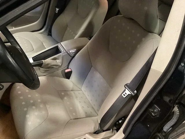 Volvo s 60 personenauto - afbeelding 3 van  17
