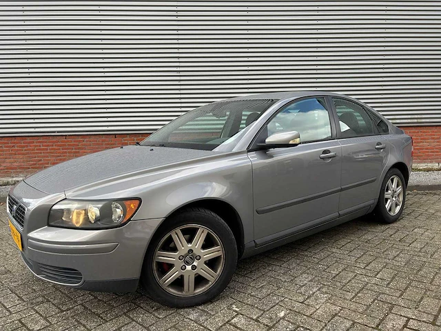 Volvo s40 1.8 momentum, 23-rr-pr - afbeelding 1 van  14