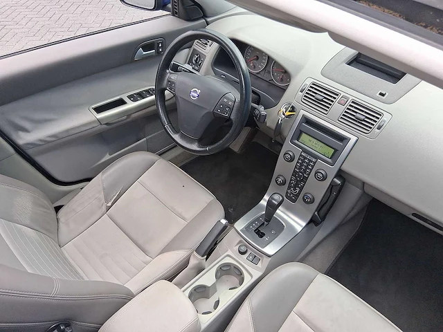 Volvo s40 2.5 t5 kinetic car 2006 | x-367-hr i - afbeelding 17 van  31
