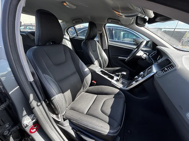Volvo s60 2.0 d2 eco momentum 120, 2017 - afbeelding 11 van  21