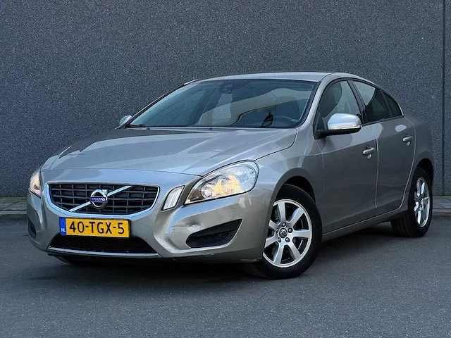 Volvo s60 2.0 d3 business | 40-tgx-5 - afbeelding 1 van  26