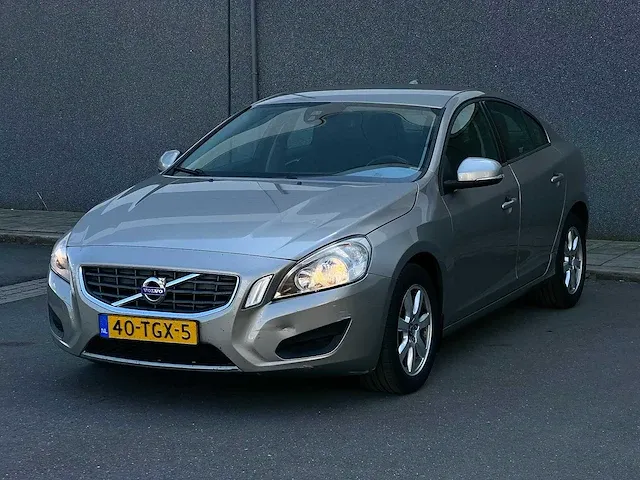 Volvo s60 2.0 d3 business | 40-tgx-5 - afbeelding 15 van  26