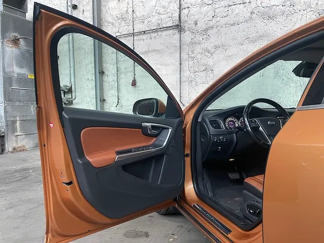 Volvo s60 2.0 t5 summum 241pk 2012, x-014-fr - afbeelding 35 van  48