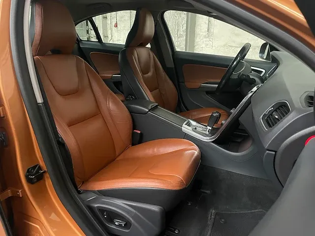 Volvo s60 2.0 t5 summum 241pk 2012, x-014-fr - afbeelding 41 van  48