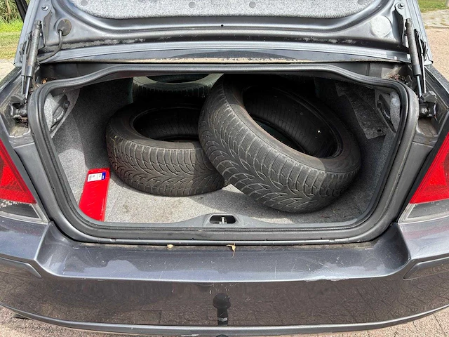 Volvo s60 2.4 momentum , 51-rzb-8 - afbeelding 5 van  15