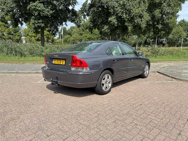 Volvo s60 2.4 momentum , 51-rzb-8 - afbeelding 10 van  15