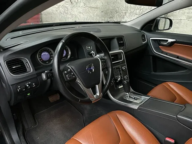 Volvo s60 3.0 t6 awd summum 305pk 2010 -orig. nl- 50-lts-5 - afbeelding 14 van  42