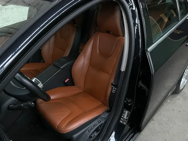 Volvo s60 3.0 t6 awd summum 305pk 2010 -orig. nl- 50-lts-5 - afbeelding 27 van  42