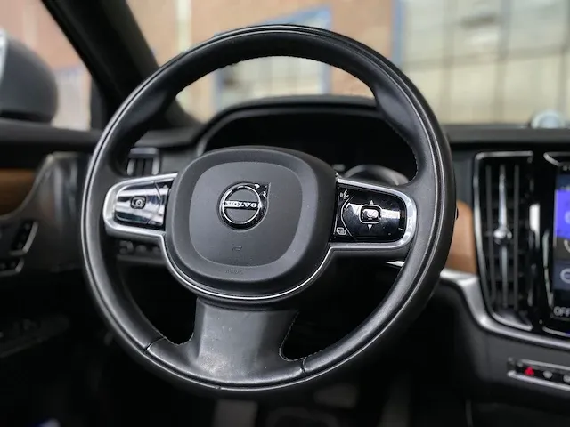 Volvo s90 2.0 t8 awd inscription 320pk 2017, zl-677-d - afbeelding 19 van  72