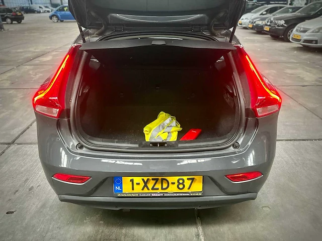 Volvo v40 1.6 d2 momentum automaat; 1-xzd-87 - afbeelding 2 van  15