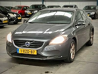 Volvo v40 1.6 d2 momentum automaat; 1-xzd-87 - afbeelding 1 van  15