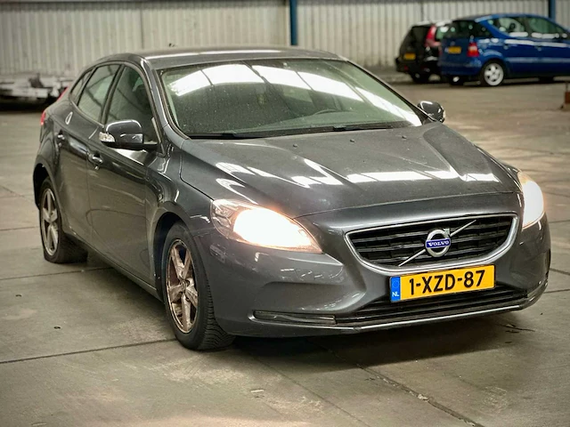 Volvo v40 1.6 d2 momentum automaat; 1-xzd-87 - afbeelding 9 van  15