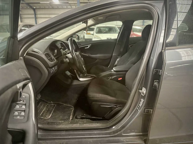 Volvo v40 1.6 d2 momentum automaat; 1-xzd-87 - afbeelding 11 van  15