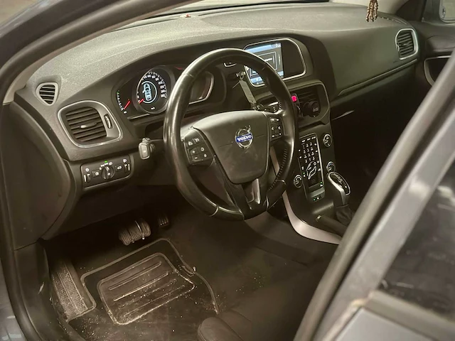 Volvo v40 1.6 d2 momentum automaat; 1-xzd-87 - afbeelding 12 van  15