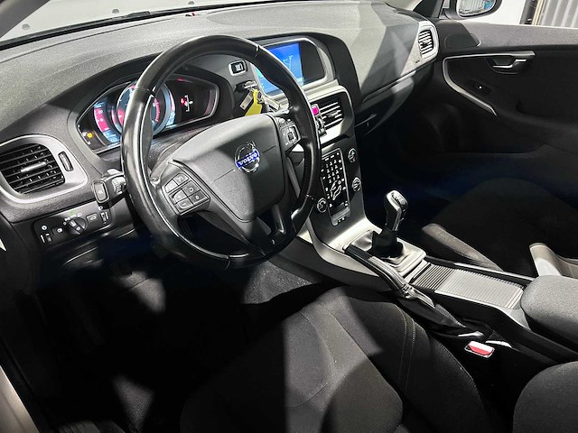 Volvo v40 1.6 d2 momentum, hg-428-j - afbeelding 11 van  14