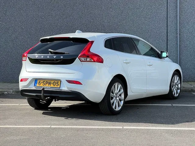 Volvo v40 1.6 d2 summum | 6-spn-05 - afbeelding 12 van  34