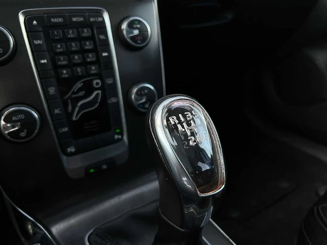 Volvo v40 1.6 d2 summum | 6-spn-05 - afbeelding 10 van  32