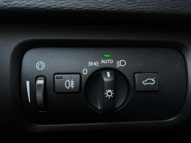 Volvo v40 1.6 d2 summum | 6-spn-05 - afbeelding 11 van  32