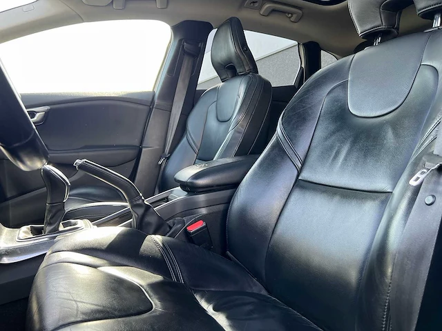 Volvo v40 1.6 d2 summum | 6-spn-05 - afbeelding 13 van  32