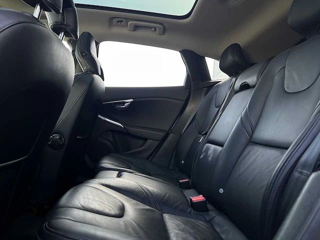 Volvo v40 1.6 d2 summum | 6-spn-05 - afbeelding 16 van  32