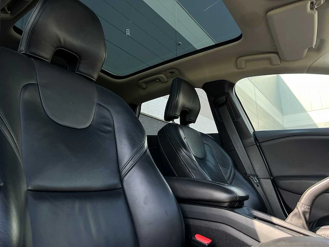 Volvo v40 1.6 d2 summum | 6-spn-05 - afbeelding 17 van  32