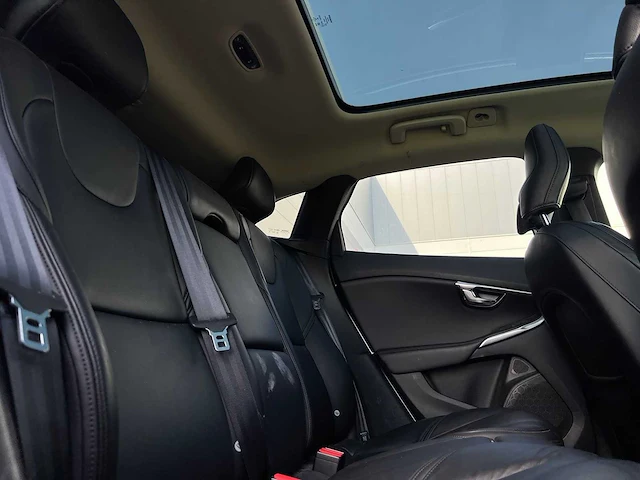 Volvo v40 1.6 d2 summum | 6-spn-05 - afbeelding 20 van  32