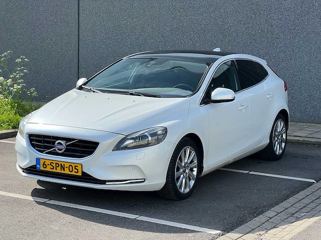 Volvo v40 1.6 d2 summum | 6-spn-05 - afbeelding 26 van  32