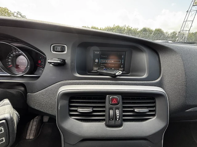 Volvo v40 1.6 t2 kinetic,2015 - afbeelding 3 van  28