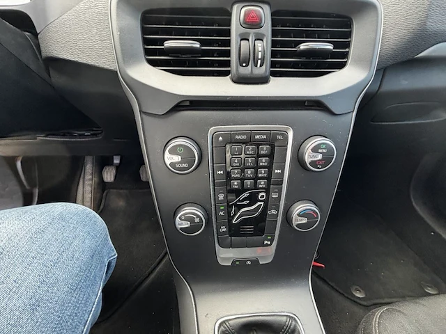 Volvo v40 1.6 t2 kinetic,2015 - afbeelding 4 van  28